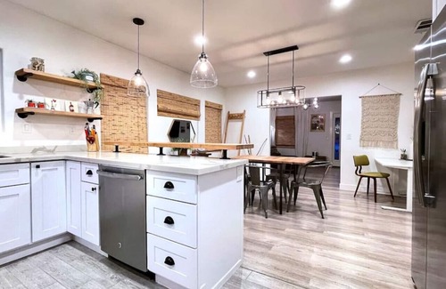 Central Sacramento House | *Close to Hospitals*Secure Yard*Midtown*Driveway Parking*