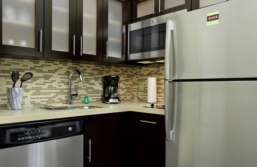 Braeswood Place Condo | Close to Houston Medical Center | Free Breakfast + 24 Hour Business Center + Outdoor Pool