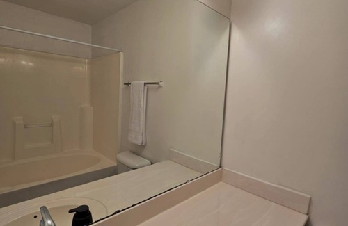 Westgate House | Close to Lejuene/25m from beach