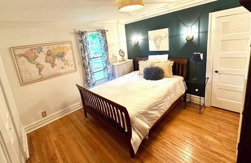 Wilmette House | Close to Northwestern U + Chicago + Beach + Restaurants + Train