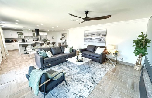 Scottsdale Estates Nine House | Close to Old Town! Heated Pool + HUGE hot tub. Chic & Cozy Scottsdale home!