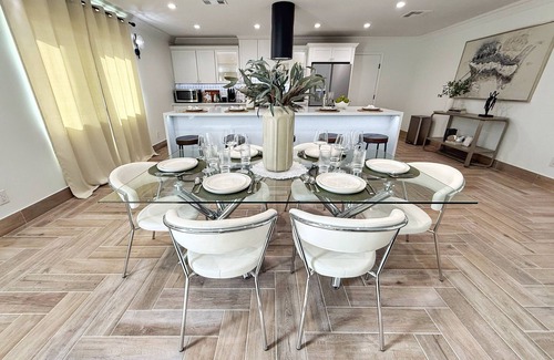 Scottsdale Estates Nine House | Close to Old Town! Heated Pool + HUGE hot tub. Chic & Cozy Scottsdale home!
