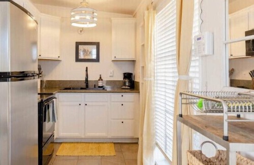 Joshua Tree Cottage | Close to park, 5 Acres, Hot Tub, near JT village