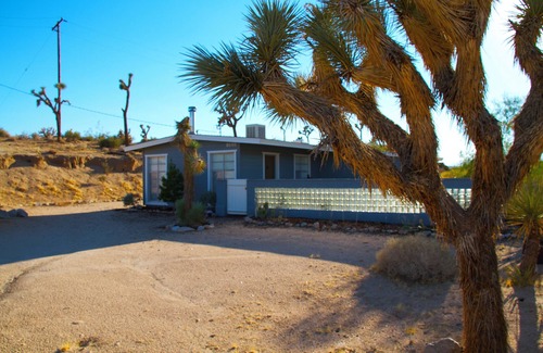 Joshua Tree Cottage | Close to park, 5 Acres, Hot Tub, near JT village