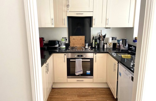 Sands End House | Close to River, Park and the City - Wonderhouse ready for guests