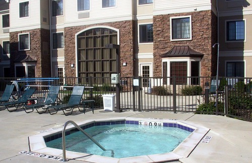 East Paris Condo | Close to the Airport! | Seasonal Outdoor Pool + Hot Tub + Free Breakfast