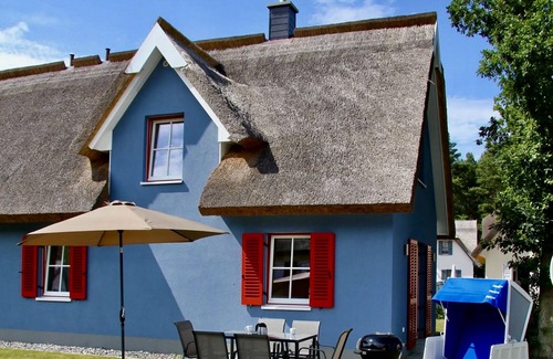 Glowe House | Close to the beach, family-friendly, sustainable, sauna, fireplace, garden, e-charging station
