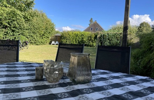Jellenbek House | Close to the beach holiday house for 2 - 6 people with a great garden
