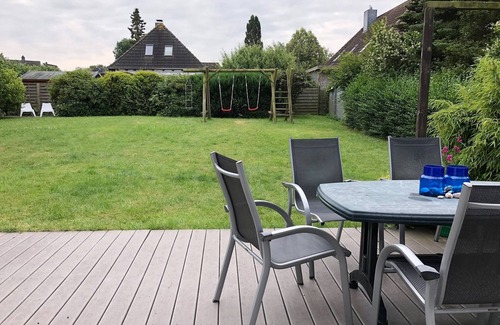Jellenbek House | Close to the beach holiday house for 2 - 6 people with a great garden