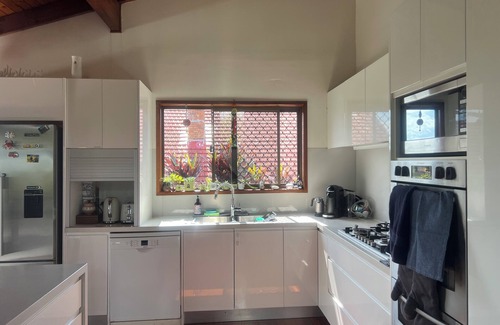 Belmont House | Close to the City and Bay, Gateway Motorway to Gold Coast and Sunshine Coast.