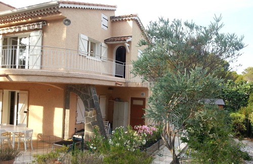 Boulouris-sur-Mer Apartment | Close to the sea and shops, quiet wooded area, 1st floor villa apartment