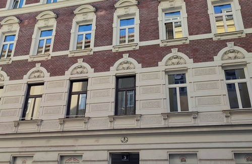 Funfhaus Apartment | Close to the subway & quiet inner courtyard