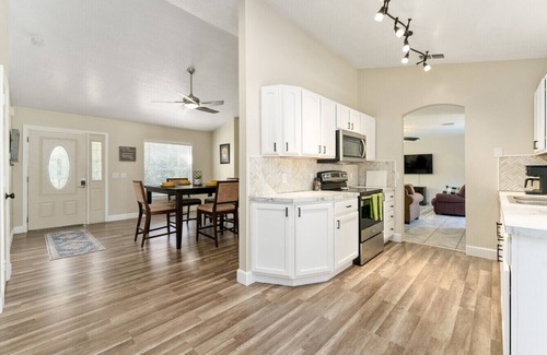 Lady Lake House | Close to the Villages, Disney World, and More