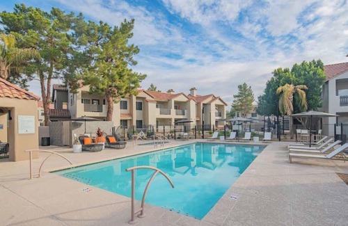 North Scottsdale Apartment | Close To TPC |Balcony,Pool,Pickleball,Parking W/D