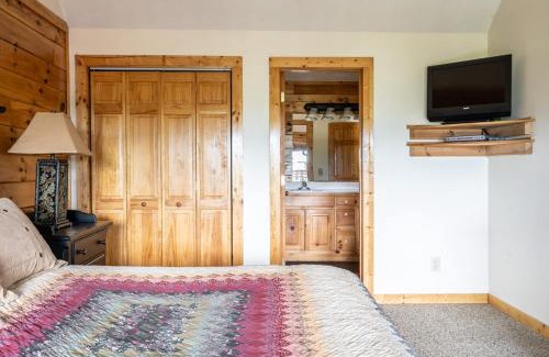 Black Bear Falls House | Closer to Home