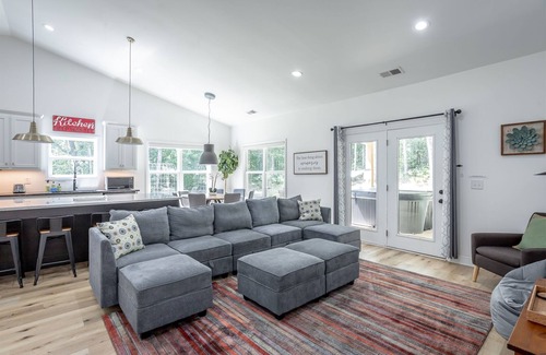 Rising Fawn House | Cloudland Summit | Hot Tub + Grill | Dog Friendly | 4 Bed, 3 Bath
