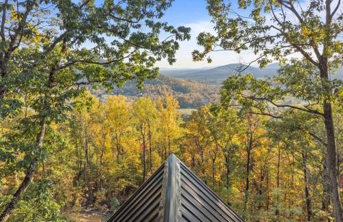 Stanardsville Ski Chalet | CloudPointe Retreat Treehouse