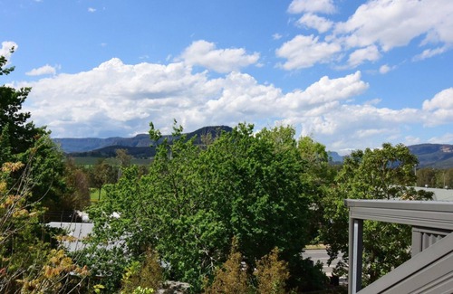 Kangaroo Valley House | Cloudsong Chalet 2 - Close to the village centre!