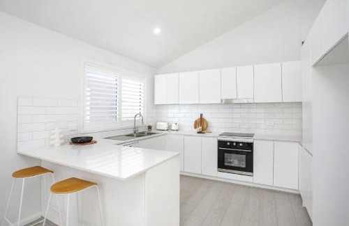 St. Georges Basin House | Clovelly - Book 3 nights, pay for 2!