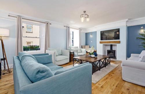 Berwick-upon-Tweed House | Clovelly House Beautiful 5 bedroom, 5 bathroom home