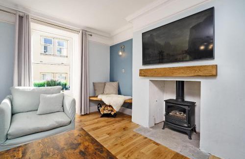 Berwick-upon-Tweed House | Clovelly House Beautiful 5 bedroom, 5 bathroom home