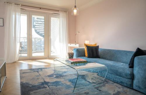 Hamm Apartment | CLS Moderne City-Wohnung Hamburg Tiefgarage, Klimaanlage, 65 Zoll Smart-TV, E-Laden, Balkon, Parken, Blick über Hamburg, Cafe im Haus, Bus gegenüber, Flex Check In