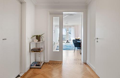 Hamm Apartment | CLS Moderne City-Wohnung Hamburg Tiefgarage, Klimaanlage, 65 Zoll Smart-TV, E-Laden, Balkon, Parken, Blick über Hamburg, Cafe im Haus, Bus gegenüber, Flex Check In