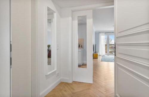 Hamm Apartment | CLS Zentrale City-Wohnung in Hamburg mit E-Laden und Tiefgarage, Klimaanlage, gratis WLAN, Smart TV, großer Balkon, Blick über Hamburg, Parkplatz, Cafe im Haus, Bushaltestelle direkt gegenüber, Flex Check In