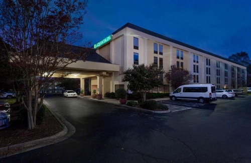 Toddville Road Hotel | CLT Airport Inn & Suites