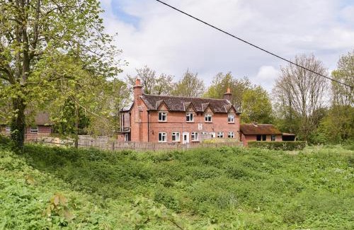Basingstoke House | Club Cottage