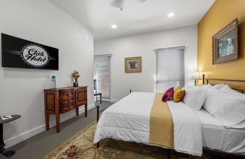 Idaho Springs Hotel | Club Hotel Colorado