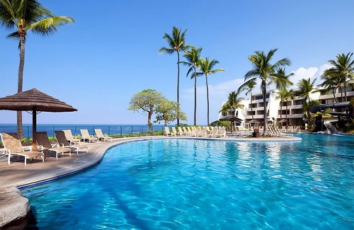 Keauhou Hotel | Club Oceanfront Suite 1 King Bed at Outrigger Kona Resort and Spa