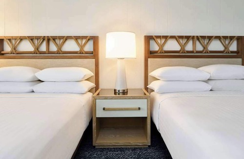 Keauhou Hotel | Club Oceanfront Suite 2 Double Beds at Outrigger Kona Resort and Spa
