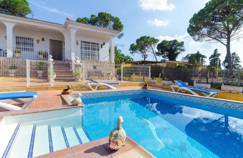 Sils Villa | Club Villamar - Sunny villa with nice garden, fenced swimming pool and barbecue