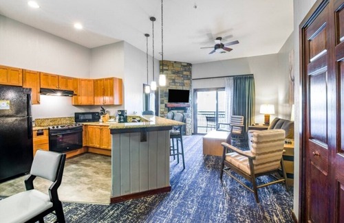Lake Delton Condo | Club Wyndham Glacier Canyon, Wisconsin, 2 Bedroom Deluxe Suite
