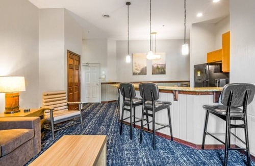 Lake Delton Condo | Club Wyndham Glacier Canyon, Wisconsin, 2 Bedroom Deluxe Suite