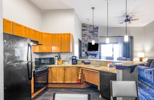 Lake Delton Condo | Club Wyndham Glacier Canyon, Wisconsin, 2 Bedroom Deluxe Suite
