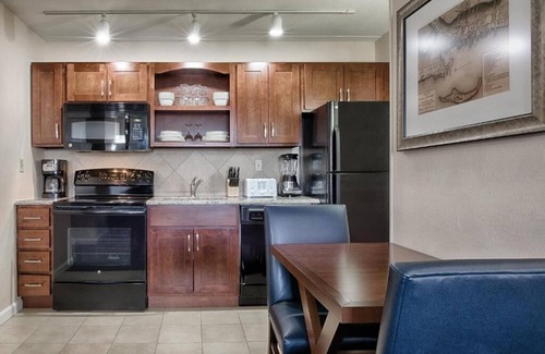 Off Broadway Apartment | Club Wyndham Long Wharf Deluxe Two Bedroom, Two Bath