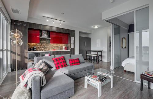 Toronto Entertainment District Apartment | CN lovers