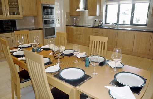 Carraroe Ski Chalet | Cnocán Na Cuaigh Holiday Home