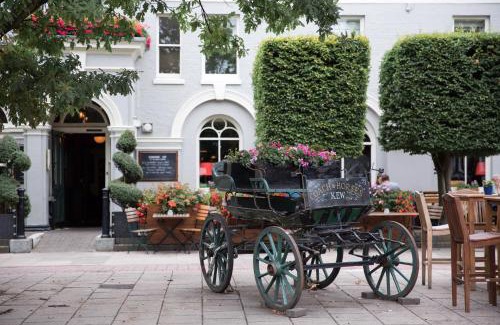 Kew Hotel | Coach & Horses Hotel