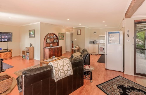 Lower Portland Cottage | Coach House Hill Cottage