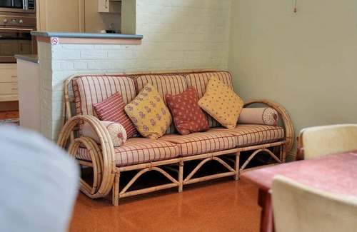 Orange House | Coachman's Cottage - Cosy Charm, Pets Welcome
