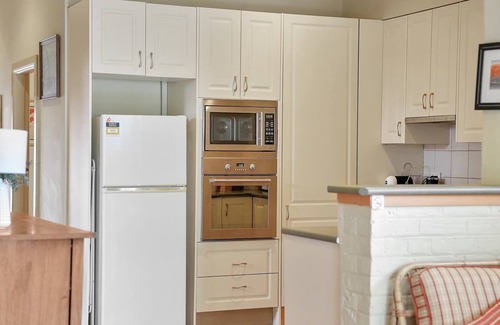 Orange House | Coachman's Cottage - Cosy Charm, Pets Welcome