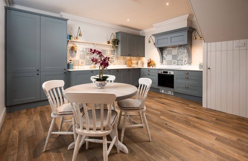Peebles Cottage | Coachman's Cottage, Kailzie - sleeping 4 guests in 2 bedrooms