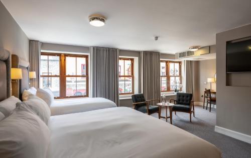 Kenmare Hotel | Coachmans Townhouse Hotel