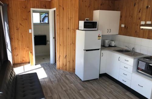 South Maitland Hotel | Coachstop Caravan Park