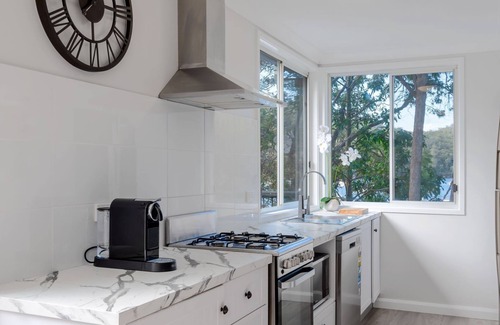 Cottage Point House | Coal and Candle Couples Retreat