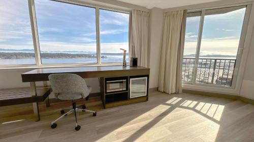 Regional District of Nanaimo Hotel | Coast Bastion Hotel