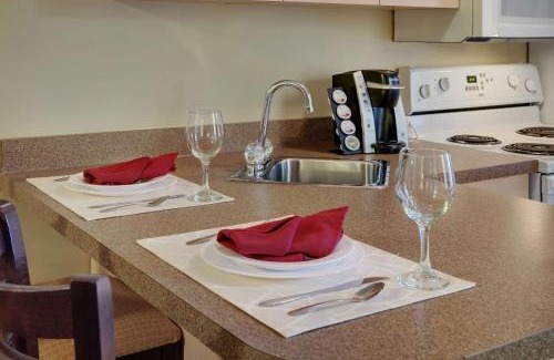 Grimshaw Hotel | Coast Grimshaw Hotel & Suites